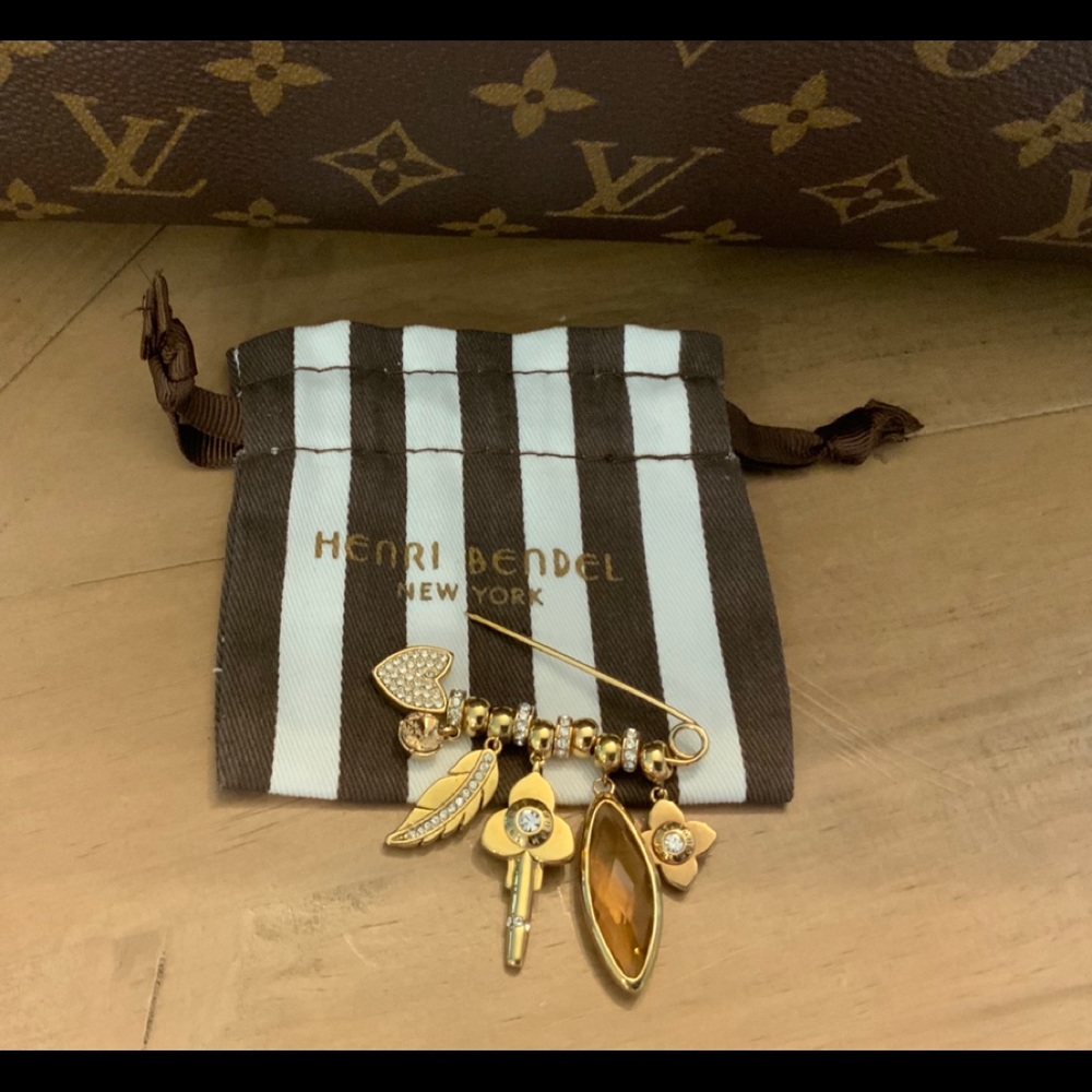 Henri BENDEL gold secret garden pin - Picture 8 of 8
